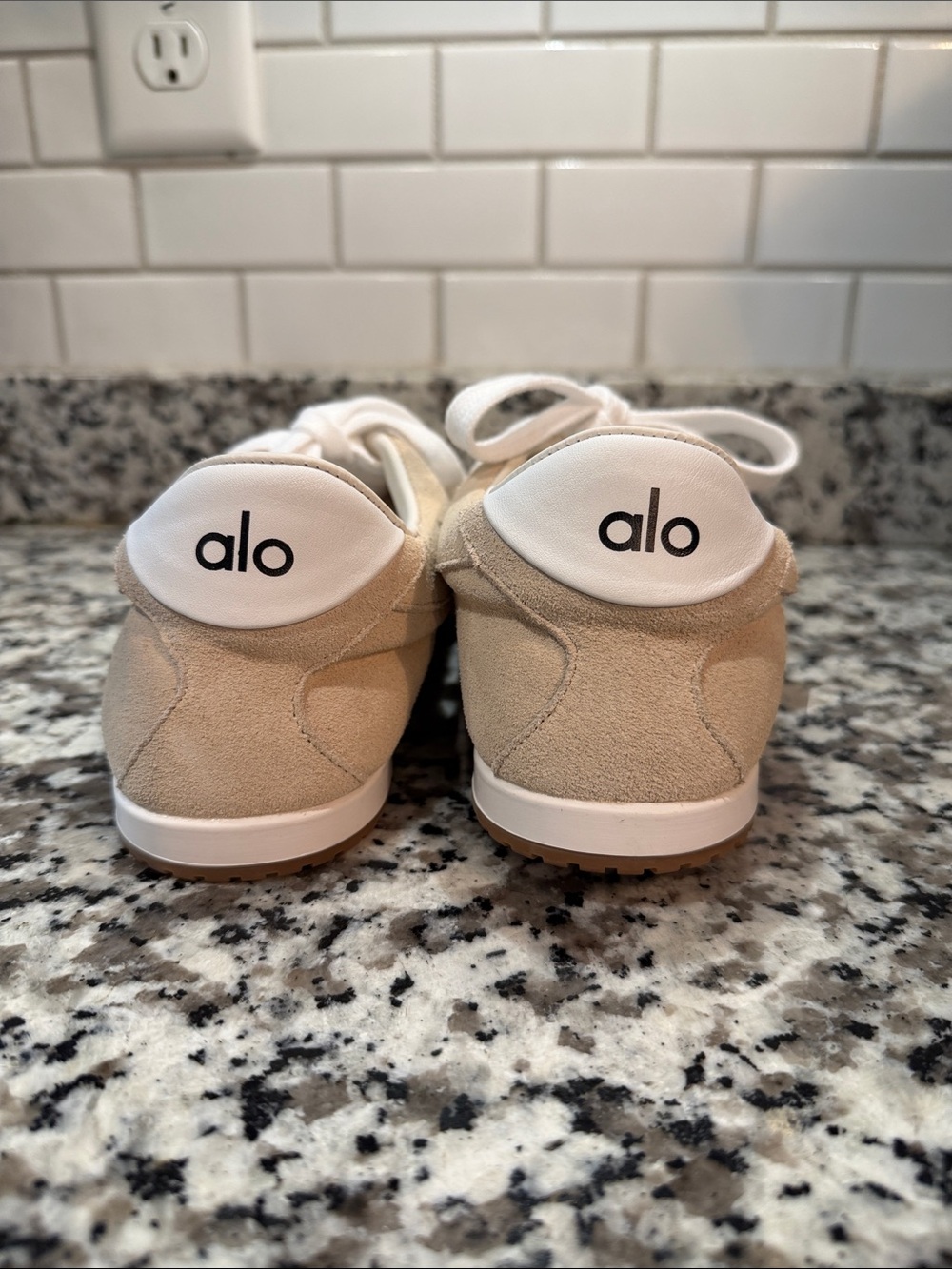 ALO sneakers Beige Suede Lace-Up with White Accents sz 7.5 NWOB - Picture 3 of 5
